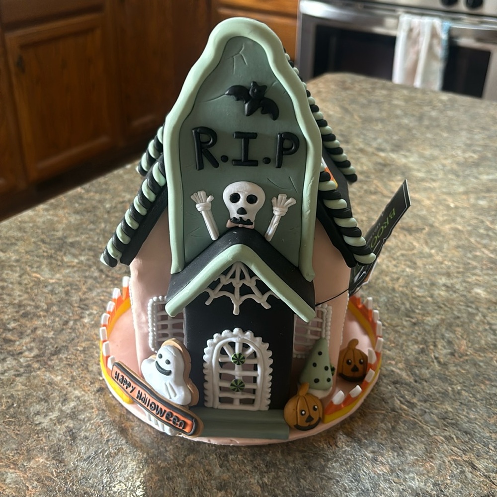 Broomstick BLVD LED gingerbread haunted house